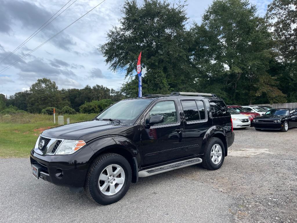 2011 Nissan Pathfinder SV's photo