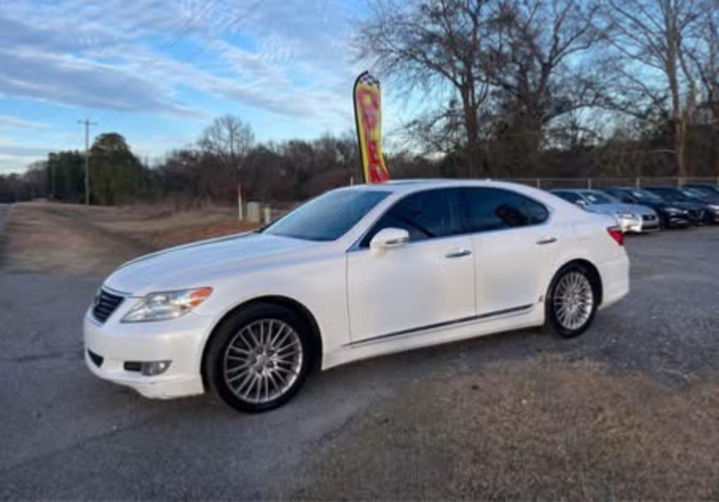 2011 Lexus LS Base's photo