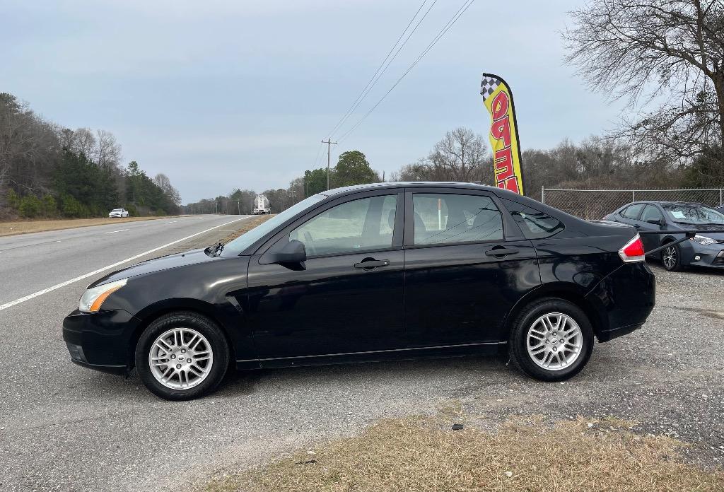2010 Ford Focus SE's photo